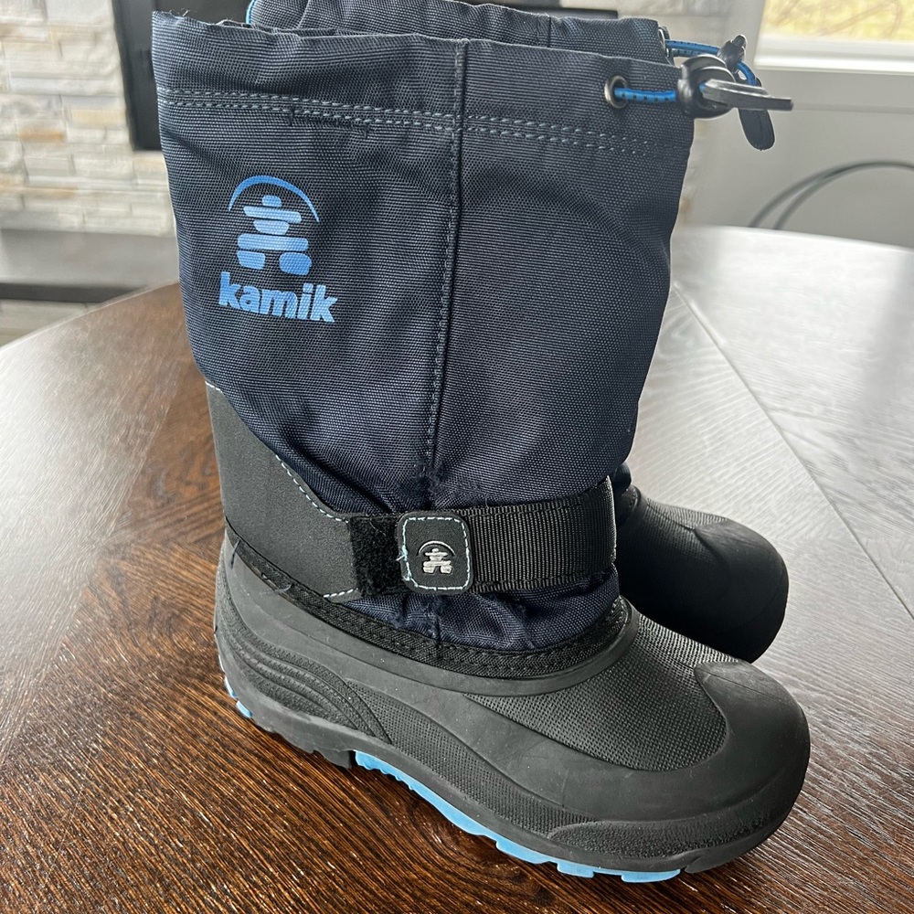 Kamik boys winter boots with removable liner. Size 2.